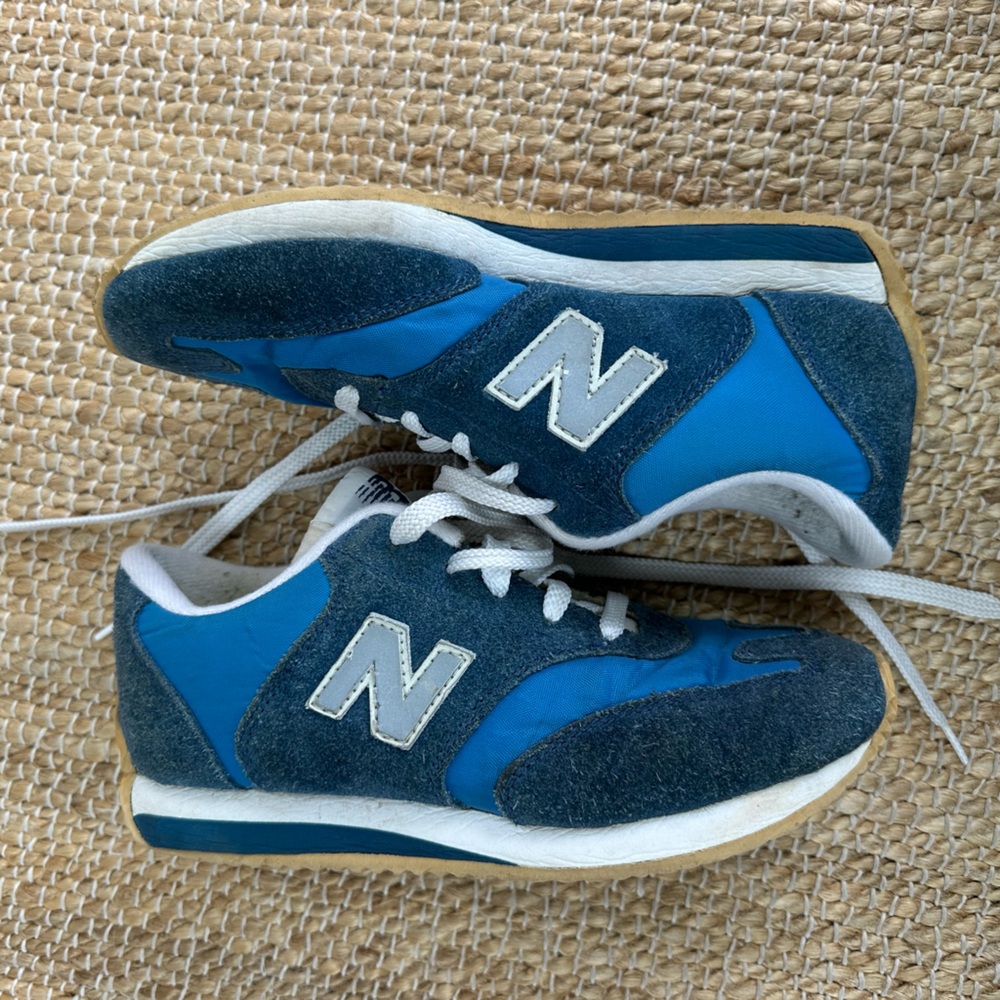 Vintage kids 80’s-90’s New Balance 320 Blue Sneakers size 3.5‎